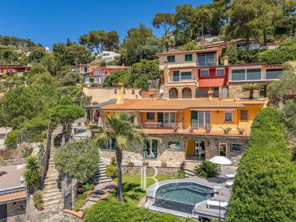 casa indipendente in vendita ad Andora