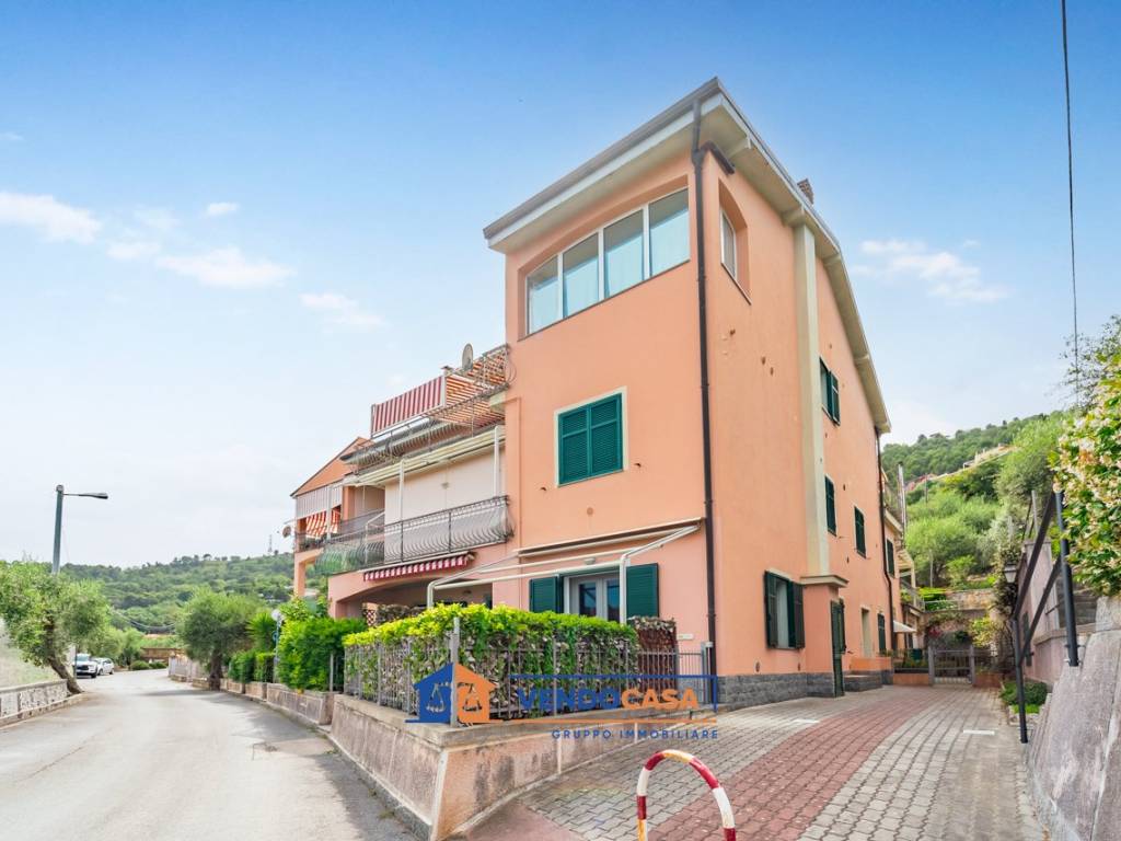 appartamento in vendita ad Andora in zona Rollo