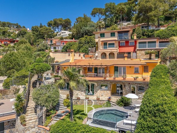 casa indipendente in vendita ad Andora