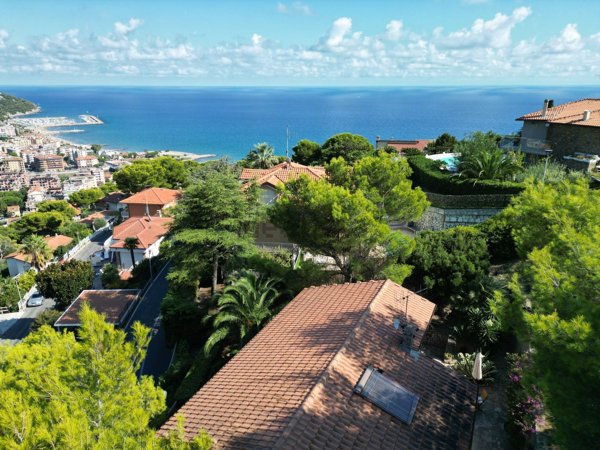 casa indipendente in vendita ad Andora in zona Rollo