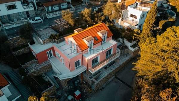 casa indipendente in vendita ad Andora in zona Rollo