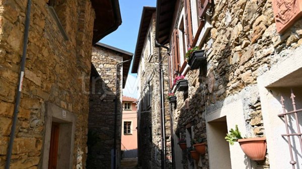casa indipendente in vendita ad Andora