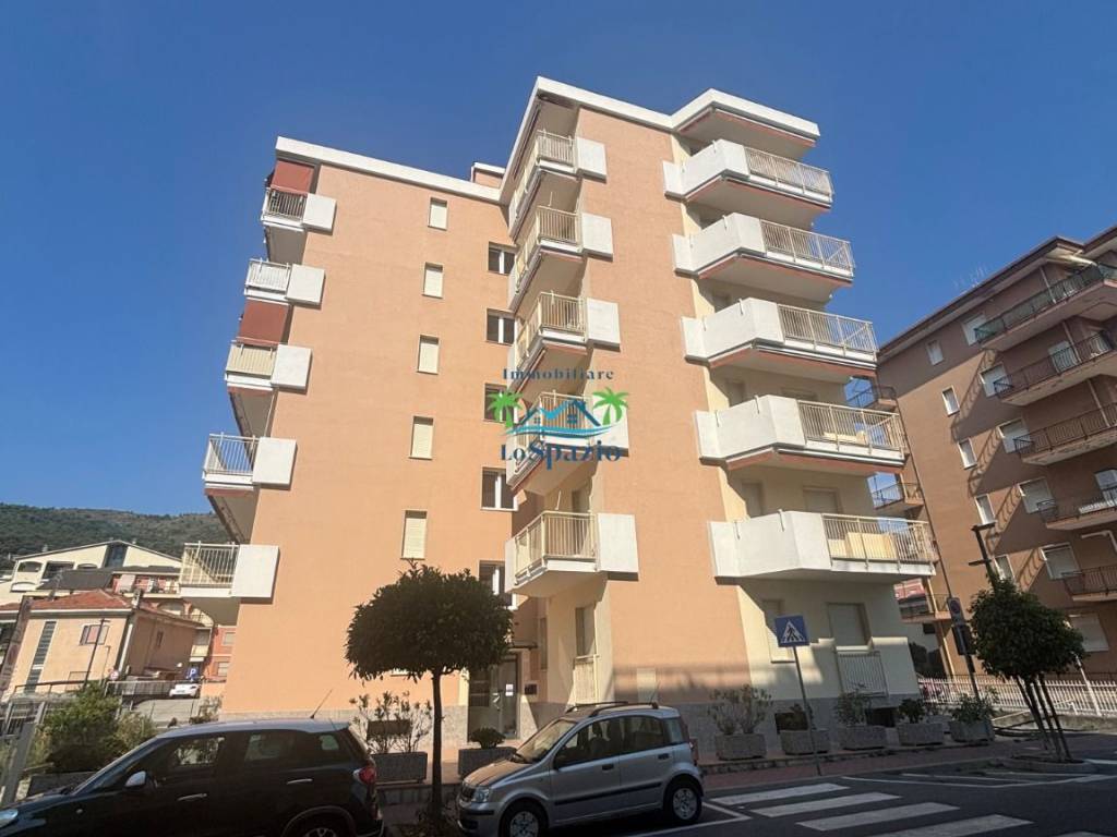 locale commerciale in vendita ad Andora