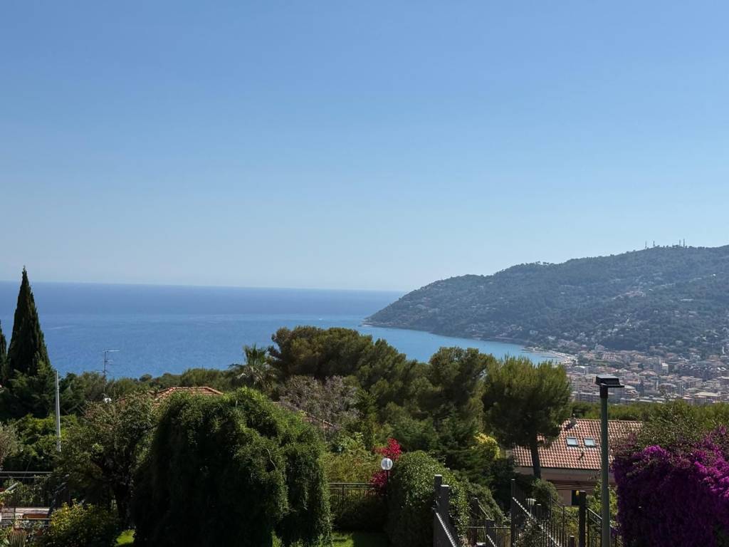 casa indipendente in vendita ad Andora