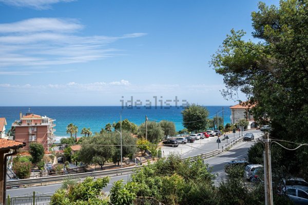 appartamento in vendita ad Andora in zona Rollo