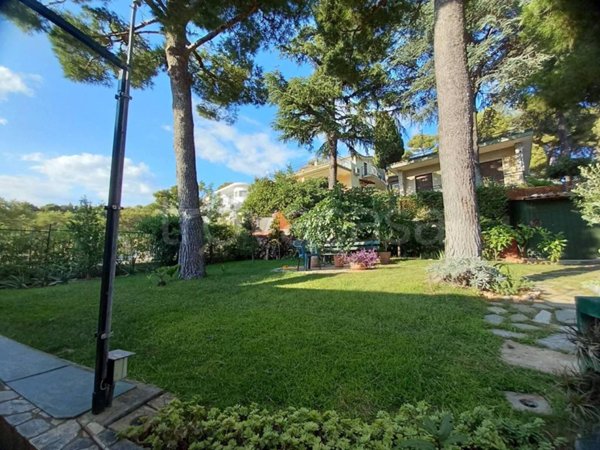 casa indipendente in vendita ad Andora