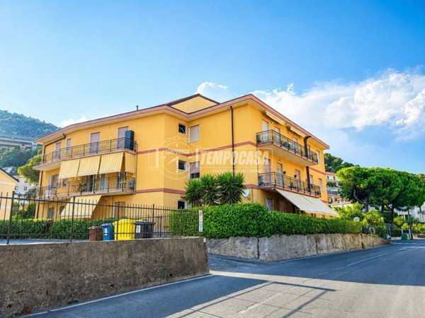appartamento in vendita ad Andora in zona Rollo