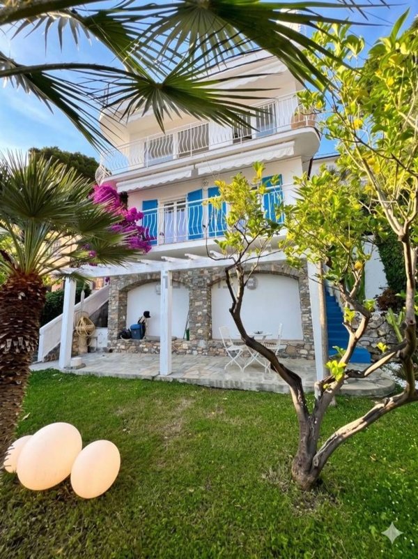 casa indipendente in vendita ad Andora