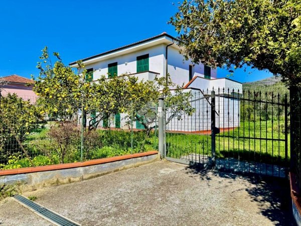 casa indipendente in vendita ad Andora in zona Molino