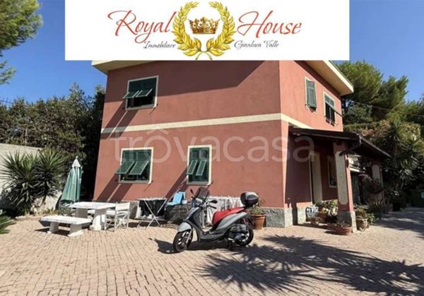 casa indipendente in vendita ad Andora