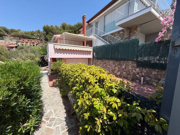 casa indipendente in vendita ad Andora