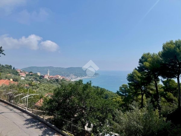 appartamento in vendita ad Andora in zona Rollo