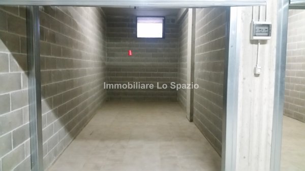 box auto in vendita ad Andora