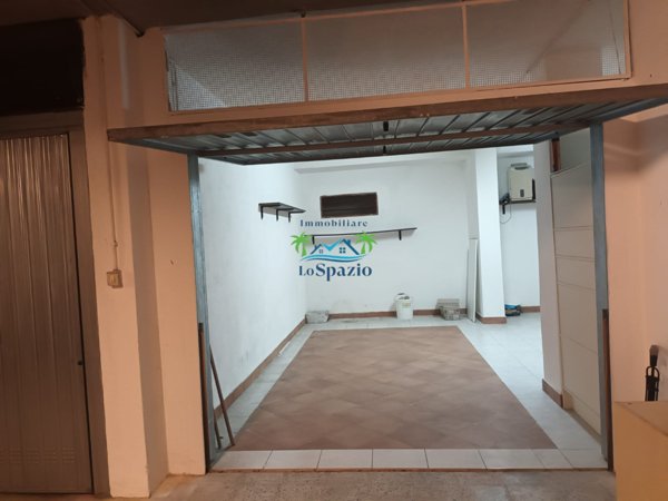 box auto in vendita ad Andora