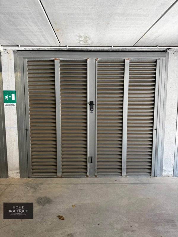 box auto in vendita ad Andora