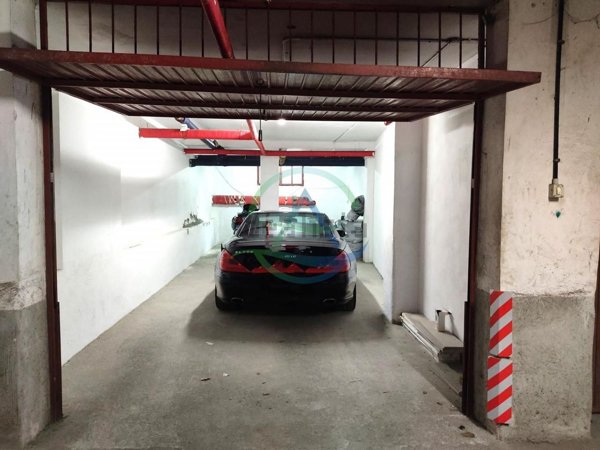 box auto in vendita ad Andora