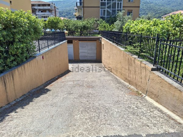 box auto in vendita ad Andora