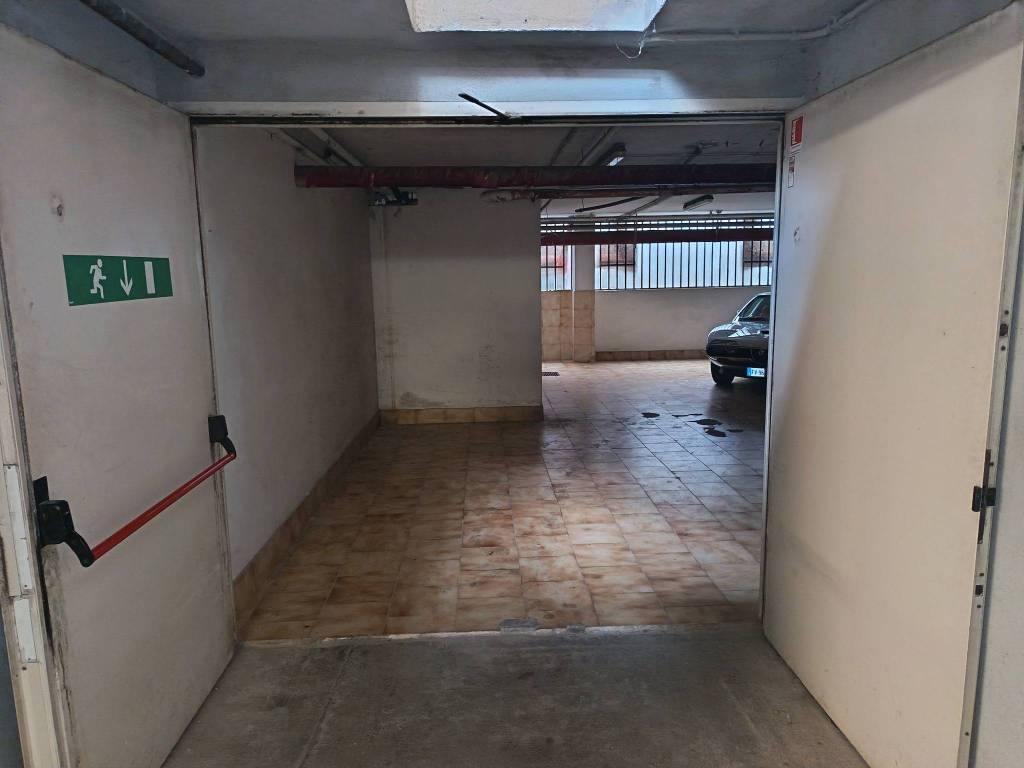 box auto in vendita ad Andora