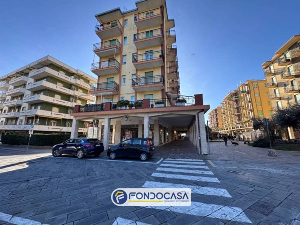 box auto in vendita ad Andora in zona Rollo