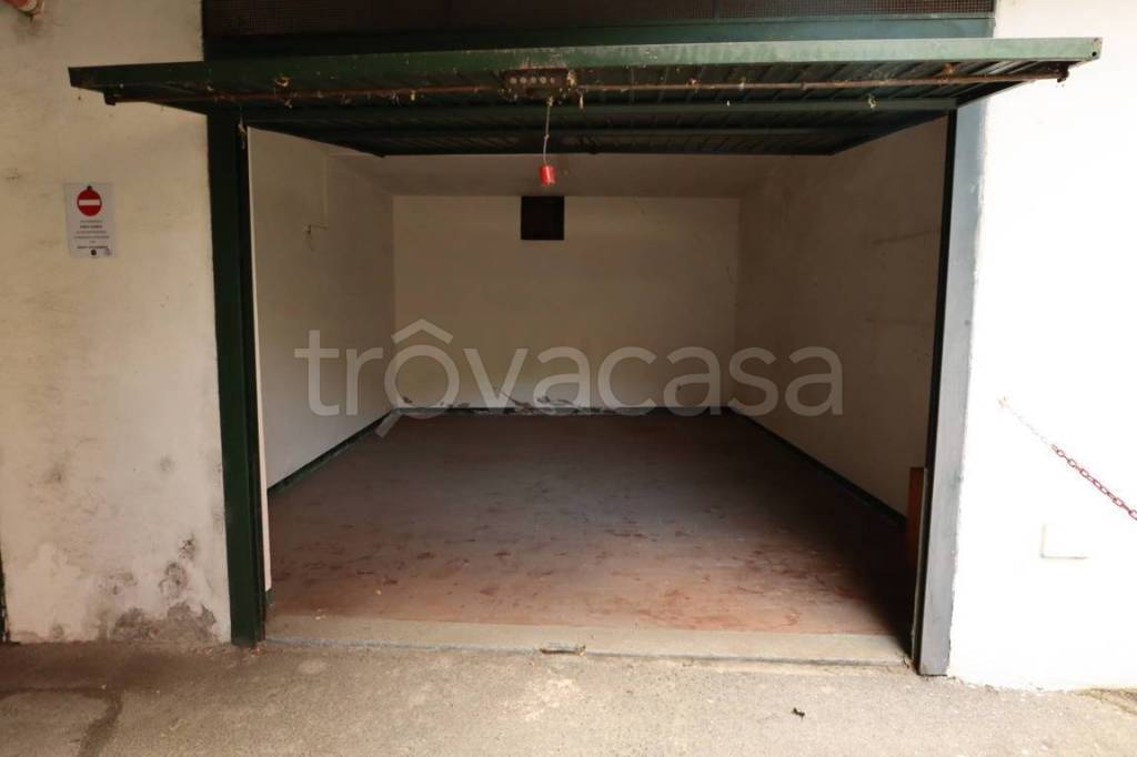 box auto in vendita ad Andora
