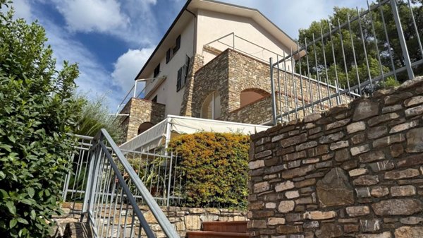 villetta a schiera in vendita ad Andora