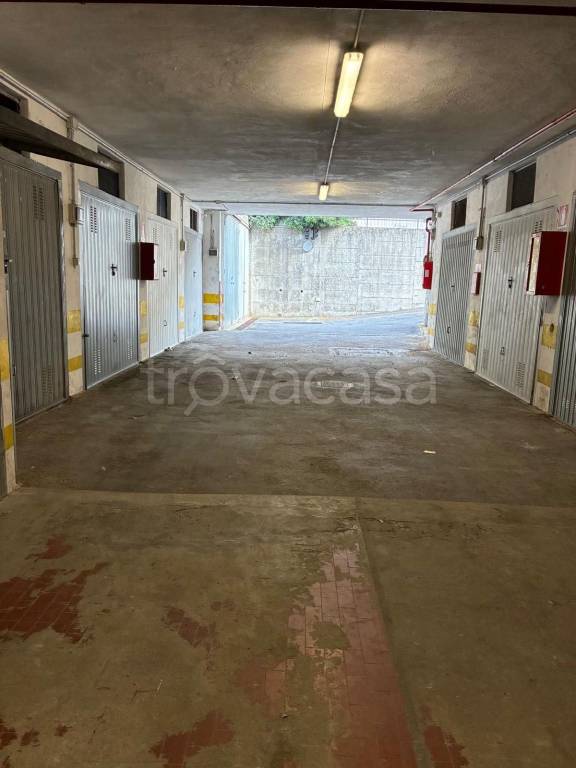 box auto in vendita ad Andora