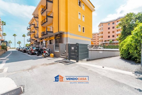 box auto in vendita ad Andora