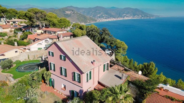 casa indipendente in vendita ad Andora