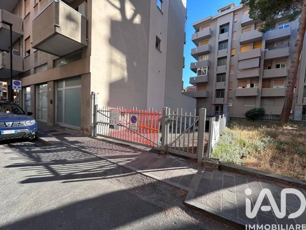 box auto in vendita ad Andora