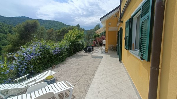 casa indipendente in vendita ad Andora