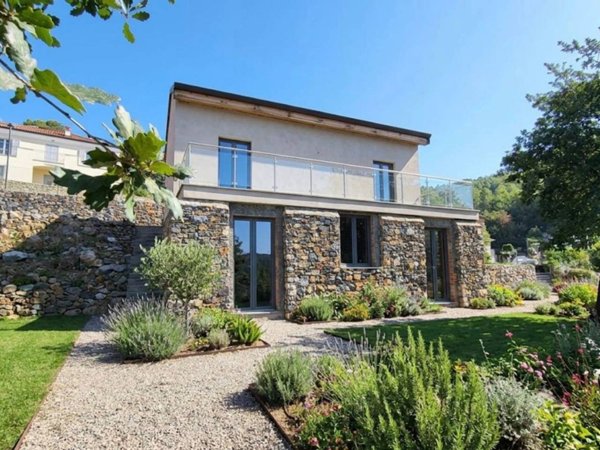 casa indipendente in vendita ad Andora
