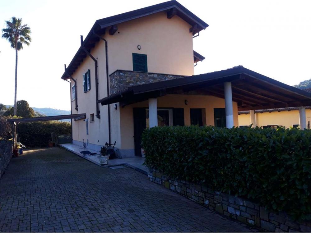casa indipendente in vendita ad Andora