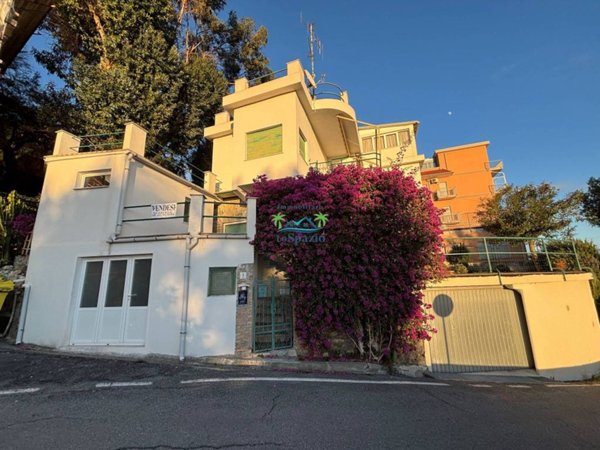 casa indipendente in vendita ad Andora