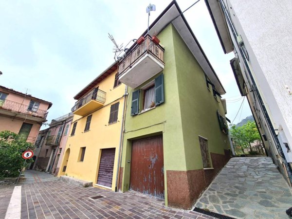 casa indipendente in vendita ad Arnasco