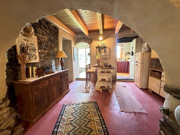 casa indipendente in vendita ad Arnasco