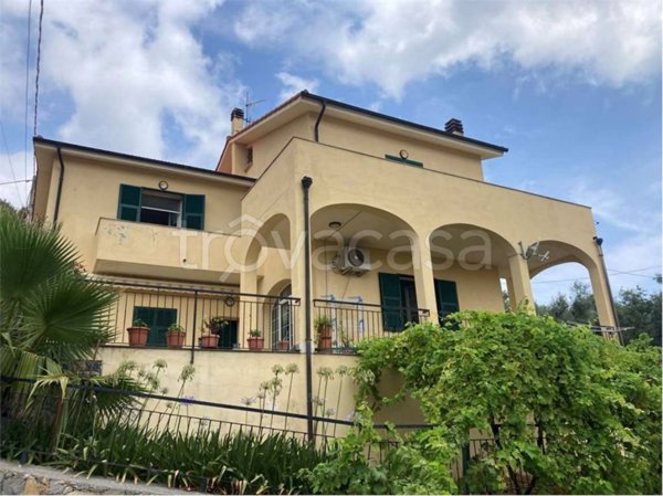 casa indipendente in vendita ad Arnasco in zona Bezzo