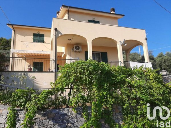 casa indipendente in vendita ad Arnasco