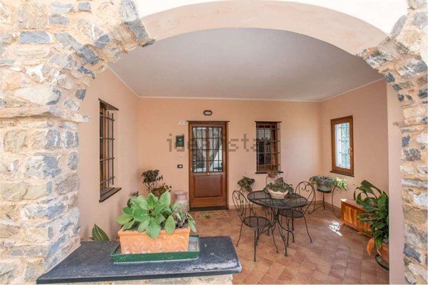 casa indipendente in vendita ad Arnasco