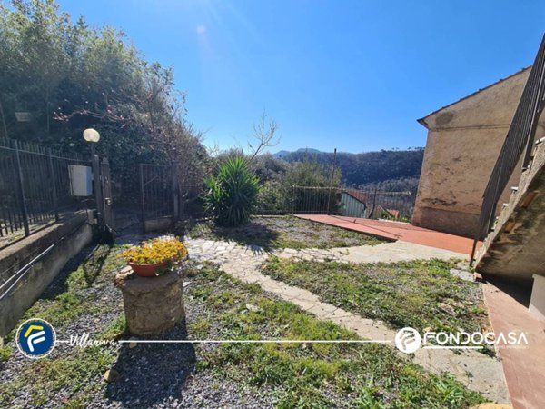 casa indipendente in vendita ad Arnasco