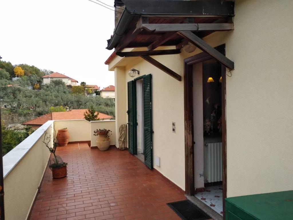 appartamento in vendita ad Arnasco in zona Bezzo