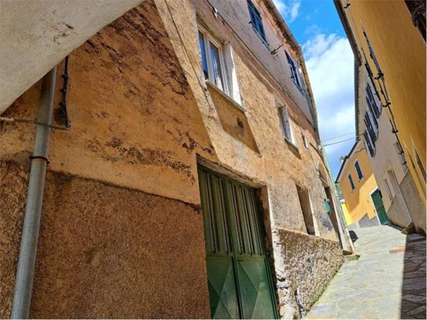 appartamento in vendita ad Arnasco in zona Menosio