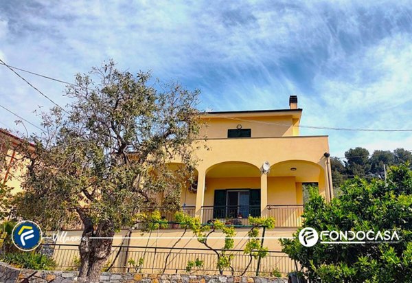 casa indipendente in vendita ad Arnasco in zona Bezzo