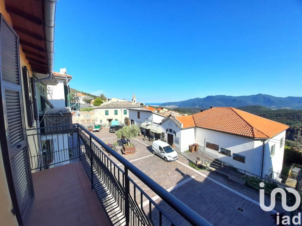 appartamento in vendita ad Arnasco