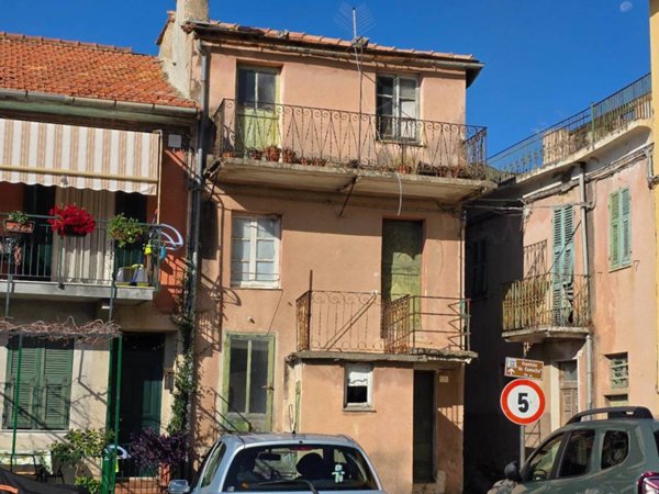 casa indipendente in vendita ad Arnasco