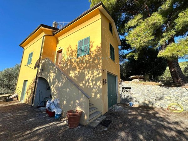 casa indipendente in vendita ad Arnasco