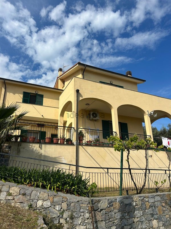 casa indipendente in vendita ad Arnasco