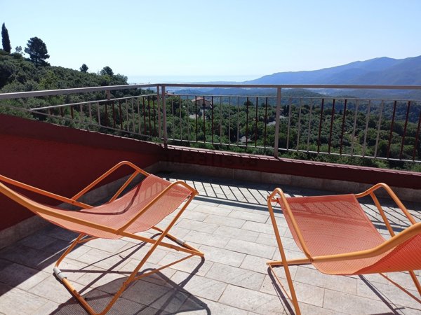 appartamento in vendita ad Arnasco in zona Bezzo