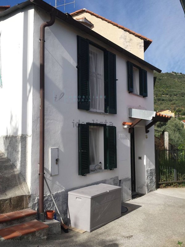 casa indipendente in vendita ad Arnasco