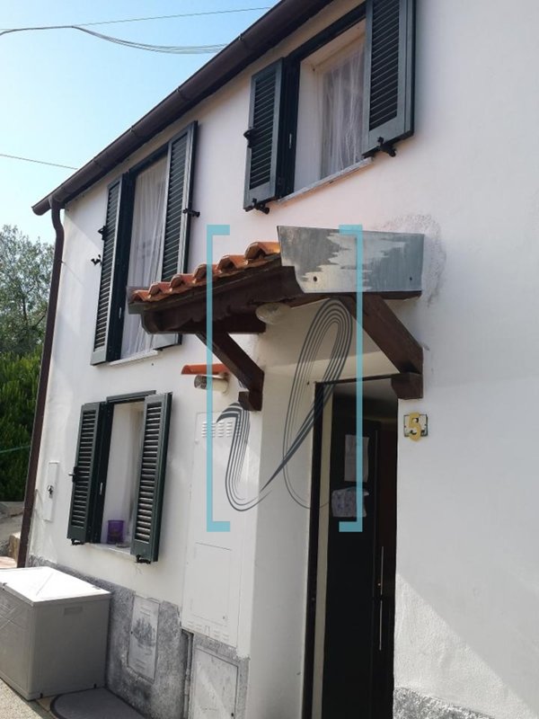 casa indipendente in vendita ad Arnasco