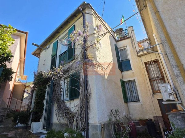 casa indipendente in vendita ad Arnasco